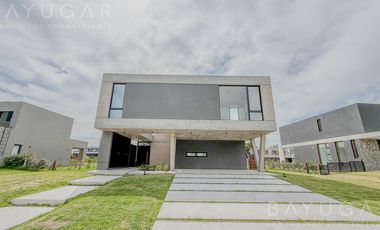 Venta - Casa en Barrio Privado La Calesa  - Pilara