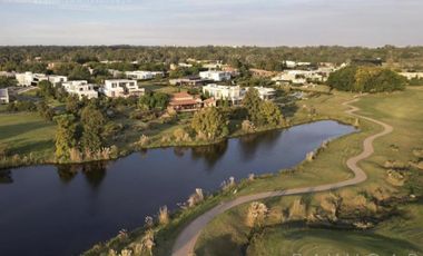 Venta - Casa en Barrio Privado La Calesa  - Pilara