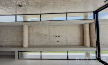 Venta - Casa en Barrio Privado La Calesa  - Pilara