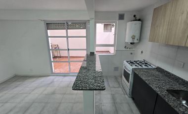 Oportunidad de Inversión: Monoambiente reciclado a nuevo con Patio – Ballester Centro