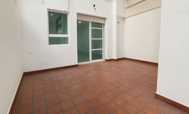 Oportunidad de Inversión: Monoambiente reciclado a nuevo con Patio – Ballester Centro