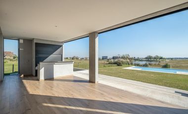 Casa venta San Sebastian Area2 exigentes privada vista al golf 6amb 4dorm 2plantas full amenities