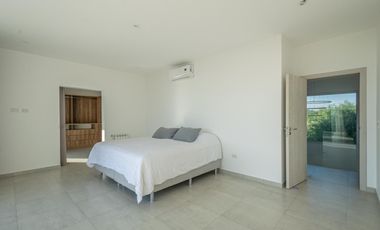 Casa venta San Sebastian Area2 exigentes privada vista al golf 6amb 4dorm 2plantas full amenities