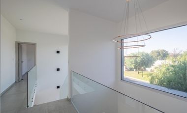 Casa venta San Sebastian Area2 exigentes privada vista al golf 6amb 4dorm 2plantas full amenities