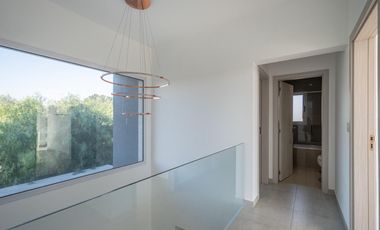 Casa venta San Sebastian Area2 exigentes privada vista al golf 6amb 4dorm 2plantas full amenities