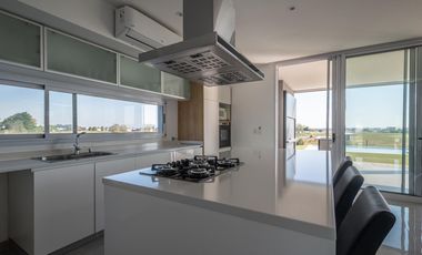 Casa venta San Sebastian Area2 exigentes privada vista al golf 6amb 4dorm 2plantas full amenities