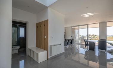 Casa venta San Sebastian Area2 exigentes privada vista al golf 6amb 4dorm 2plantas full amenities