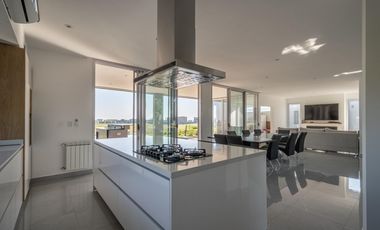 Casa venta San Sebastian Area2 exigentes privada vista al golf 6amb 4dorm 2plantas full amenities