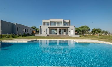 Casa venta San Sebastian Area2 exigentes privada vista al golf 6amb 4dorm 2plantas full amenities