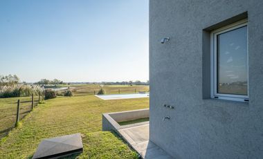 Casa venta San Sebastian Area2 exigentes privada vista al golf 6amb 4dorm 2plantas full amenities