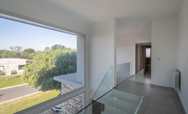 Casa venta San Sebastian Area2 exigentes privada vista al golf 6amb 4dorm 2plantas full amenities