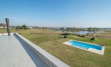 Casa venta San Sebastian Area2 exigentes privada vista al golf 6amb 4dorm 2plantas full amenities