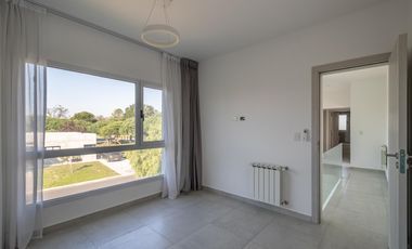 Casa venta San Sebastian Area2 exigentes privada vista al golf 6amb 4dorm 2plantas full amenities