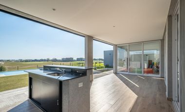 Casa venta San Sebastian Area2 exigentes privada vista al golf 6amb 4dorm 2plantas full amenities