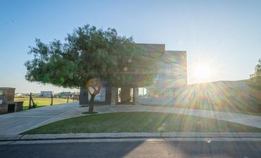 Casa venta San Sebastian Area2 exigentes privada vista al golf 6amb 4dorm 2plantas full amenities