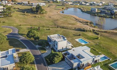 Casa venta San Sebastian Area2 exigentes privada vista al golf 6amb 4dorm 2plantas full amenities