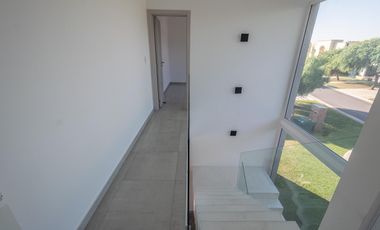 Casa venta San Sebastian Area2 exigentes privada vista al golf 6amb 4dorm 2plantas full amenities