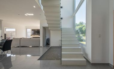 Casa venta San Sebastian Area2 exigentes privada vista al golf 6amb 4dorm 2plantas full amenities