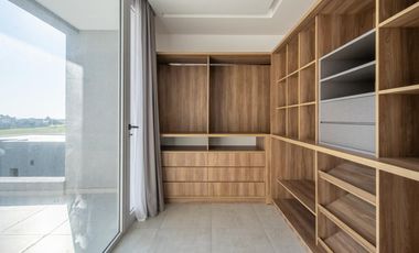 Casa venta San Sebastian Area2 exigentes privada vista al golf 6amb 4dorm 2plantas full amenities