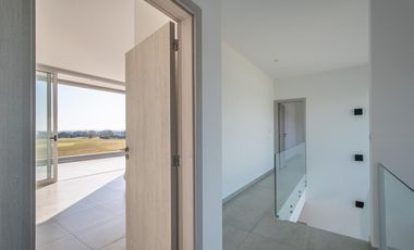 Casa venta San Sebastian Area2 exigentes privada vista al golf 6amb 4dorm 2plantas full amenities