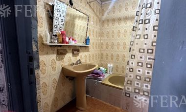 Venta casa para dos familias con cochera en Villa Dominico