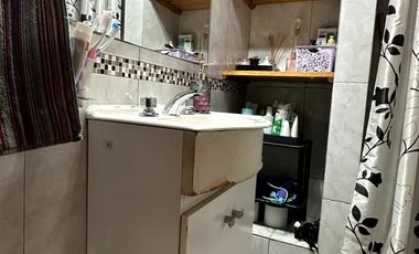 Venta casa para dos familias con cochera en Villa Dominico