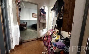 Venta casa para dos familias con cochera en Villa Dominico