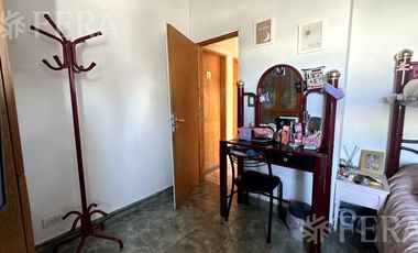 Venta casa para dos familias con cochera en Villa Dominico