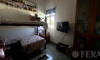 Venta casa para dos familias con cochera en Villa Dominico
