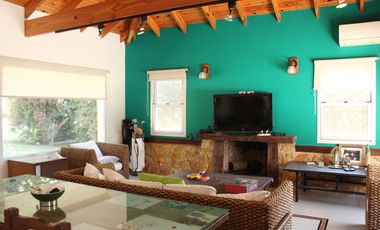 Venta , Alquiler Temporario. Casa  sobre el golf en  Golfers c.c