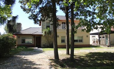 Venta , Alquiler Temporario. Casa  sobre el golf en  Golfers c.c