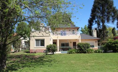 Venta , Alquiler Temporario. Casa  sobre el golf en  Golfers c.c
