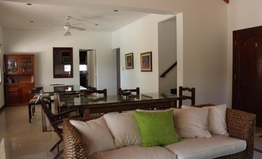 Venta , Alquiler Temporario. Casa  sobre el golf en  Golfers c.c