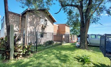 Venta casa de 2 dormitorio con gran pileta en Ricardone.