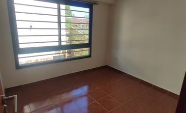 DUPLEX 4 AMBIENTES EN PEQUEÑO CONDOMINIO