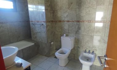 DUPLEX 4 AMBIENTES EN PEQUEÑO CONDOMINIO