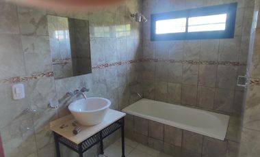 DUPLEX 4 AMBIENTES EN PEQUEÑO CONDOMINIO