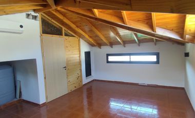 DUPLEX 4 AMBIENTES EN PEQUEÑO CONDOMINIO