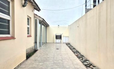 Casa 4 ambientes en alquiler frente a Plaza Rocha