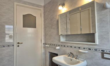 Casa 4 ambientes en alquiler frente a Plaza Rocha