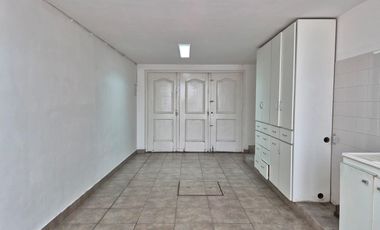 Casa 4 ambientes en alquiler frente a Plaza Rocha