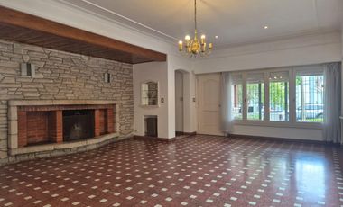 Casa 4 ambientes en alquiler frente a Plaza Rocha