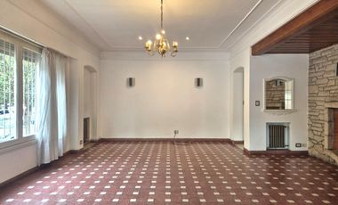 Casa 4 ambientes en alquiler frente a Plaza Rocha