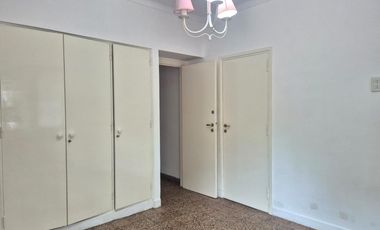 Casa 4 ambientes en alquiler frente a Plaza Rocha