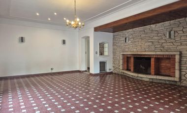 Casa 4 ambientes en alquiler frente a Plaza Rocha