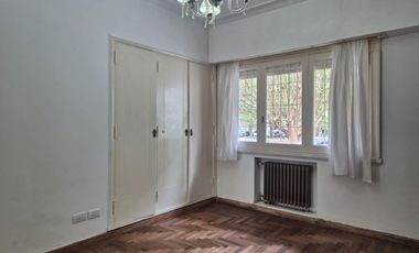 Casa 4 ambientes en alquiler frente a Plaza Rocha