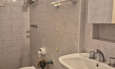 Casa 4 ambientes en alquiler frente a Plaza Rocha