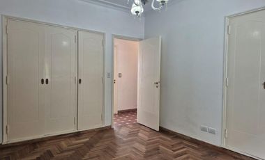 Casa 4 ambientes en alquiler frente a Plaza Rocha
