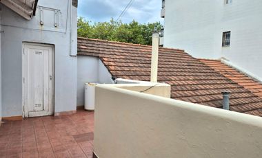 Casa 4 ambientes en alquiler frente a Plaza Rocha