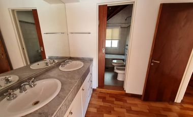 Venta Casa 4 dormitorios Impecable Fisherton